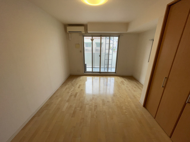 居室・リビング　同マンション別部屋の写真です