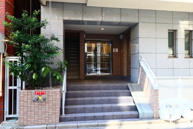 エントランス　建物の内部です