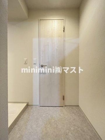 玄関　※同マンション別間取り参考写真です