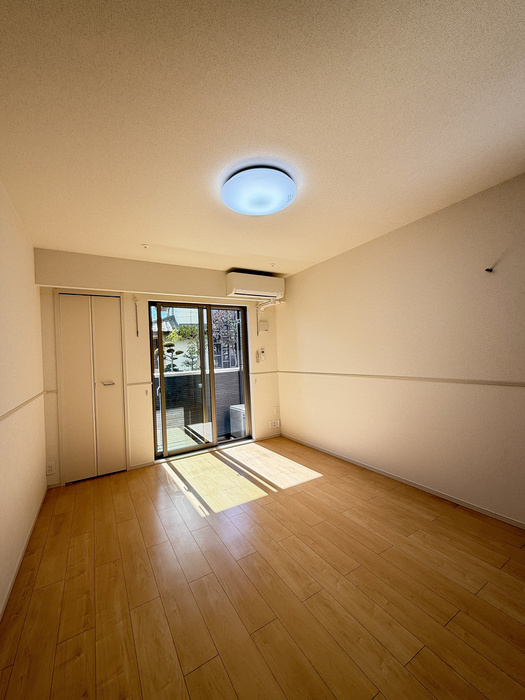 トゥウィンクルアーク壱番館の居間写真