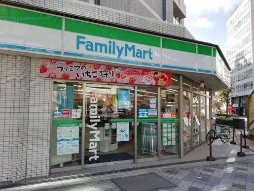 コンビニ　ファミリーマート新大阪駅東口店（コンビニ）まで347m