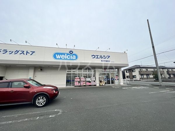 ドラックストア　ウエルシア豊川平尾町店（ドラッグストア）まで90m