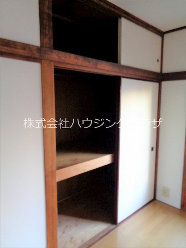 収納　２階　押入れ