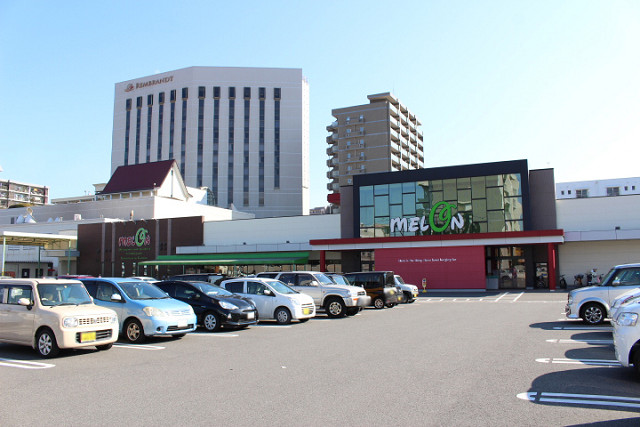 スーパー　サンライフメロン店（スーパー）まで680m