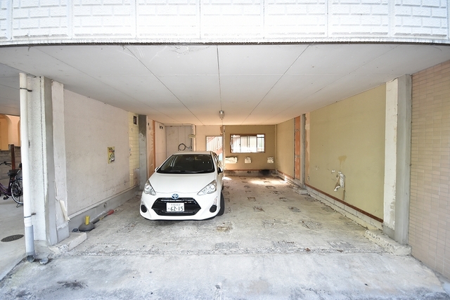 駐車場　駐車場
