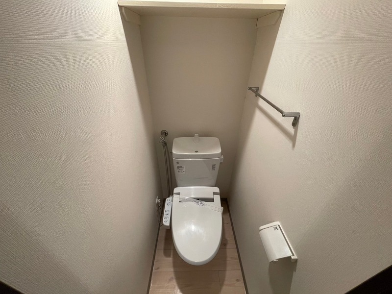 トイレ　こちらはトイレです。清潔感があり、安心して使用できます。