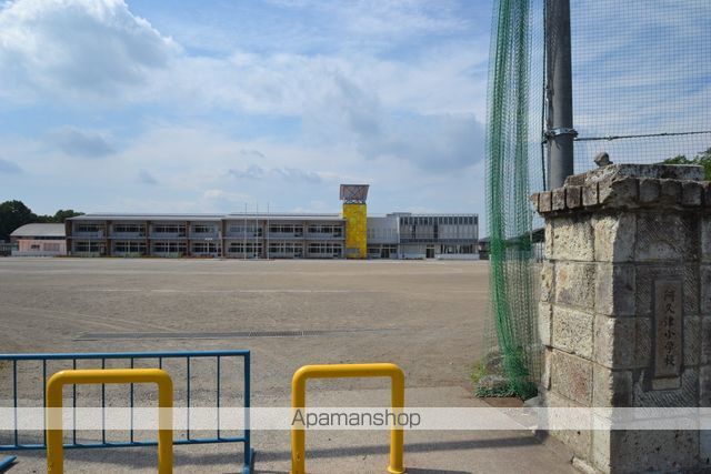小学校　高根沢町立阿久津小学校（小学校）まで549m