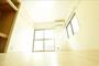 居室・リビング　２面採光のお部屋です