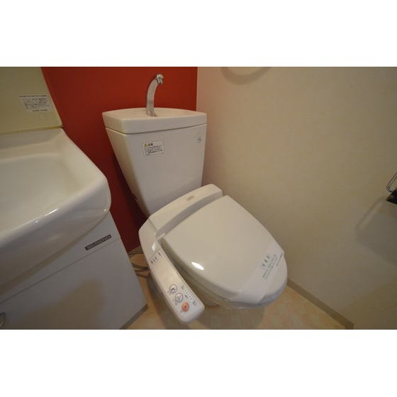 地下鉄箱崎線 箱崎宮前駅 徒歩13分 10階建 築16年のトイレ写真