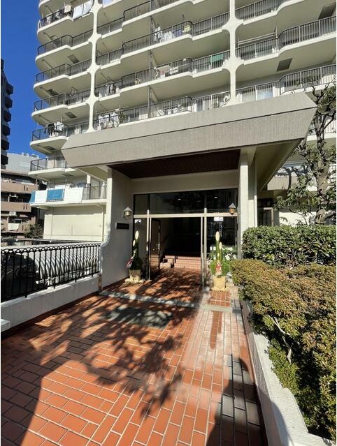 エントランス　お洒落な建物デザイン♪