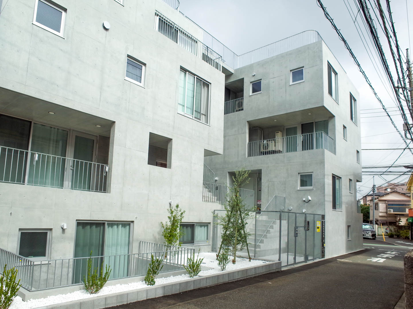 建物外観　コンクリート打放しでスタイリッシュな外観！