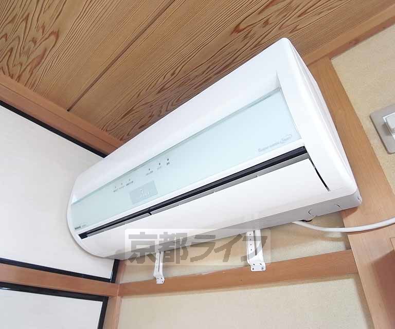 その他設備　和室のエアコンです。