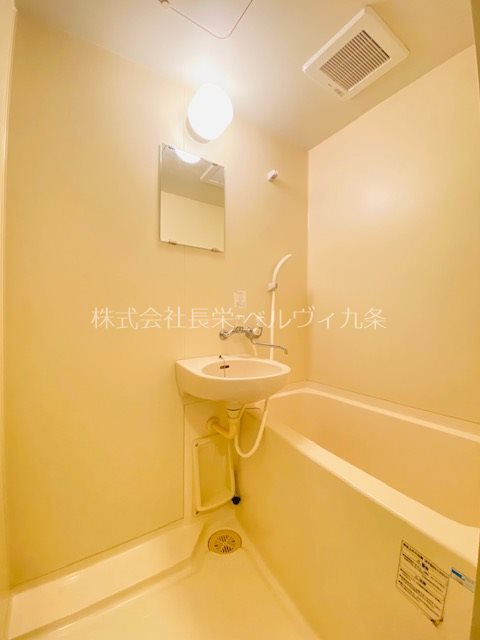 バス・シャワールーム　※同タイプ・別号室の写真です★（実際のお部屋とは異なります）