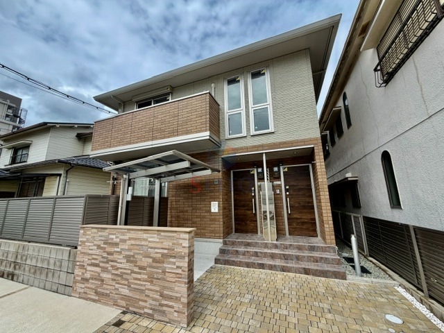 建物外観　建築中