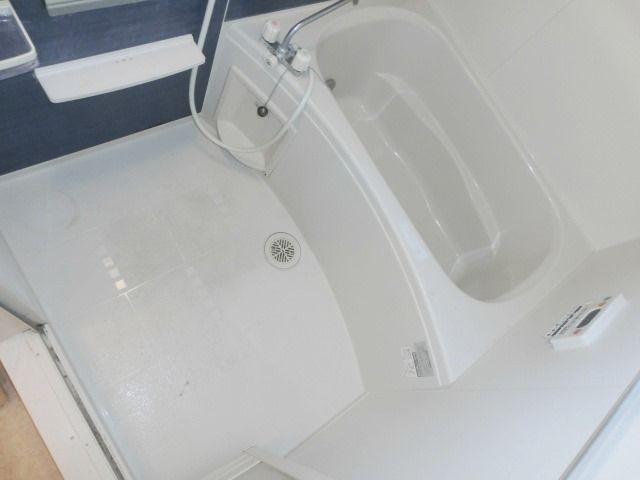 バス・シャワールーム　浴室乾燥機・追焚付きのバス。