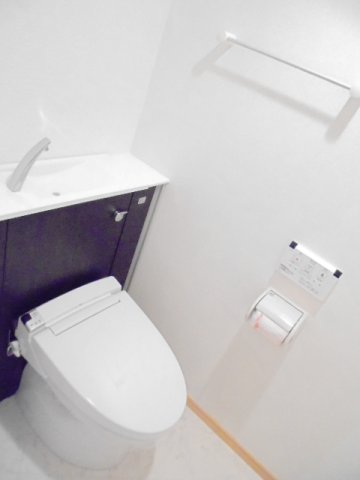 トイレ　清潔感のあるトイレです
