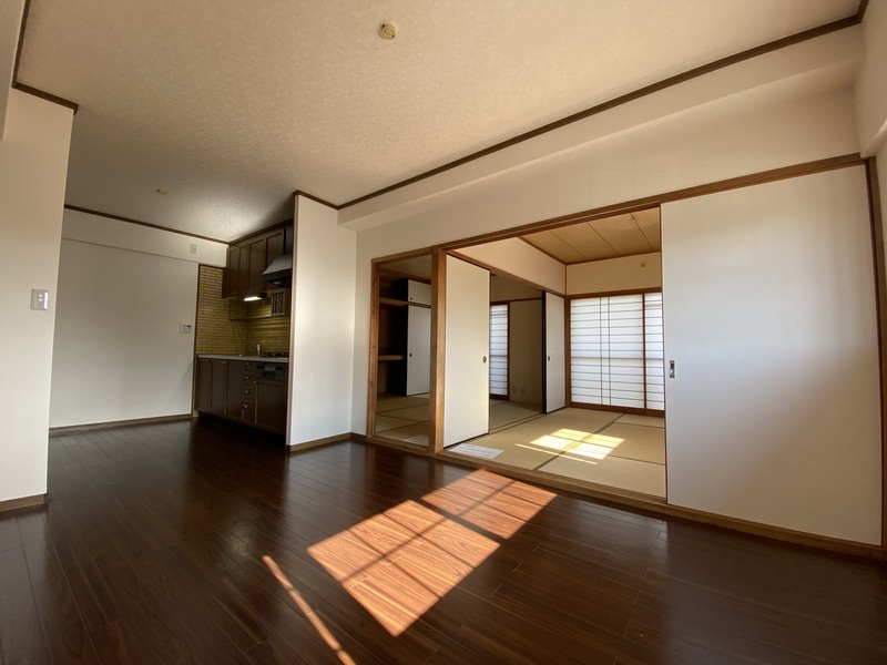 グランヴィスタ寺塚の居間写真