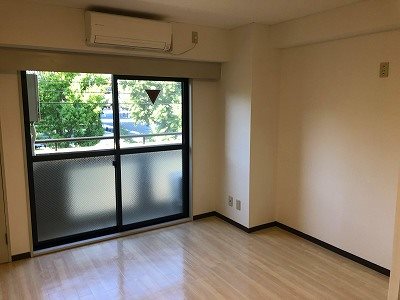 ファーストコート七条烏丸の居間写真