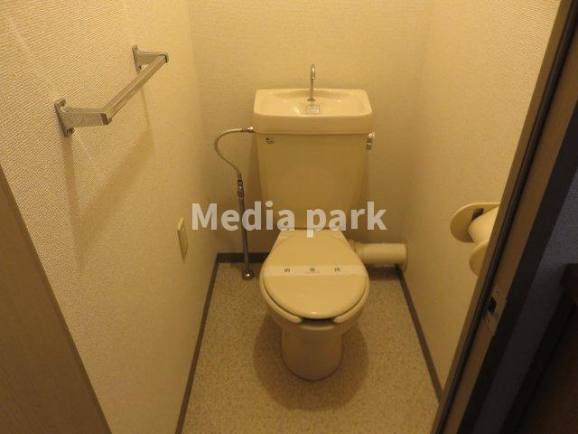 東急田園都市線 宮崎台駅 徒歩10分 3階建 築30年のトイレ写真