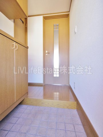 ＪＲ武蔵野線 新小平駅 徒歩6分 3階建 築28年の玄関写真