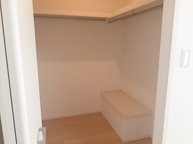 Revive89 Eastの内装写真