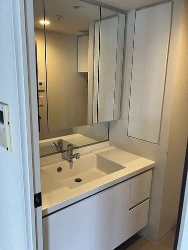 洗面設備　使いやすい独立洗面台です