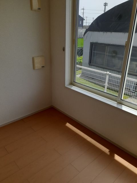 近鉄山田線 斎宮駅 バス乗車時間：7分 最寄りバス停で下車 徒歩9分 2階建 築12年の内装写真