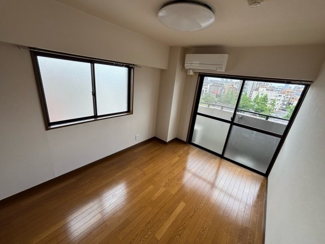 居室・リビング　こちらの居間で趣味の時間をお楽しみください