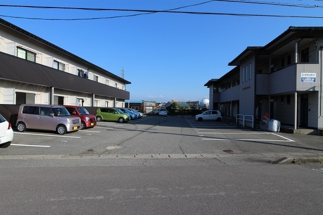 【コーポ　サンライトの駐車場】