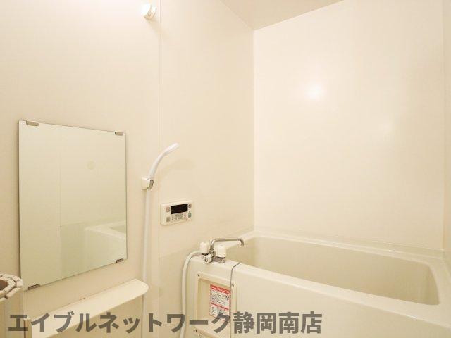 バス・シャワールーム　落ち着いた空間のお風呂です