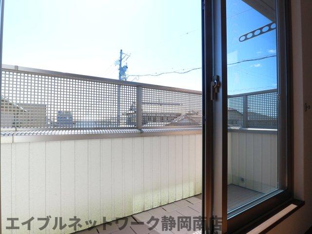 バルコニー　落ち着いた時間を過ごせるバルコニーです