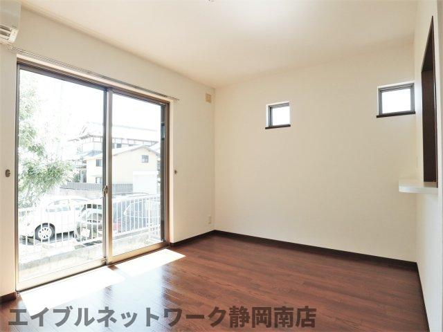 居室・リビング　こちらの居間で趣味の時間をお楽しみください