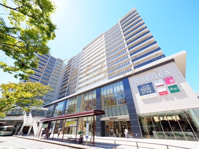 プラウド阪急塚口駅前の建物外観