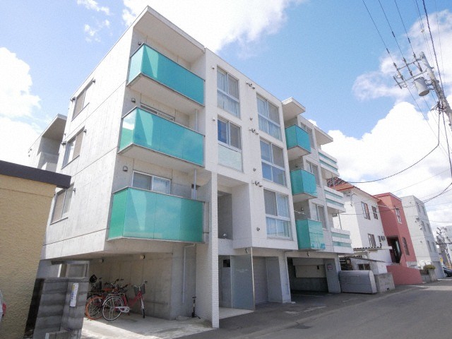 北海道札幌市豊平区平岸四条１１（マンション）の賃貸物件の外観