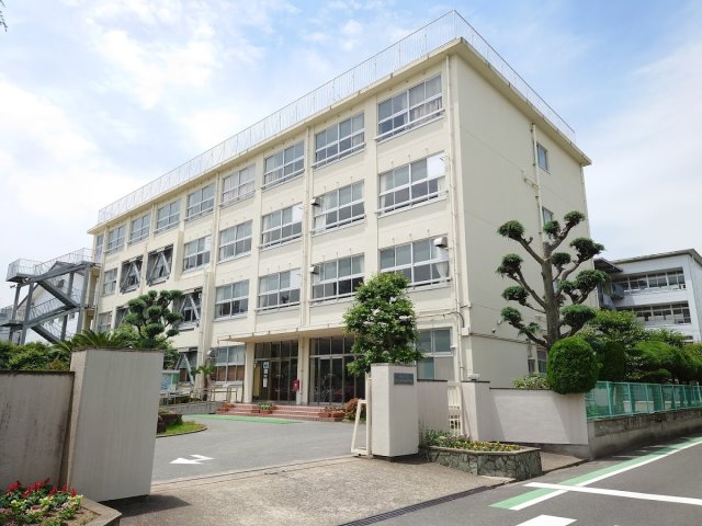 【岡山市北区奉還町のアパートの中学校】