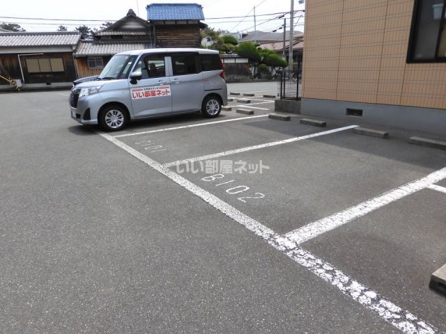 【加古川市尾上町口里のアパートの駐車場】