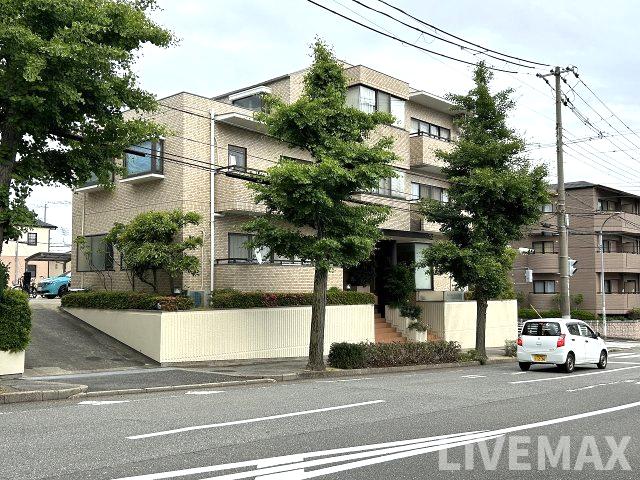 ロイヤルメゾン岡本の建物外観