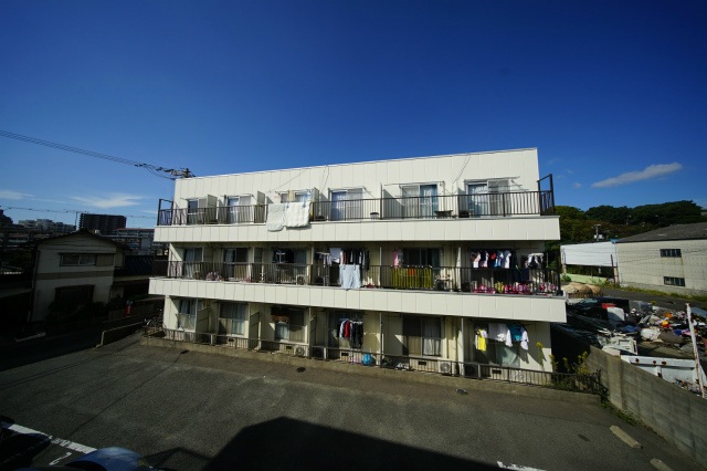 下関市幡生宮の下町のアパートの建物外観