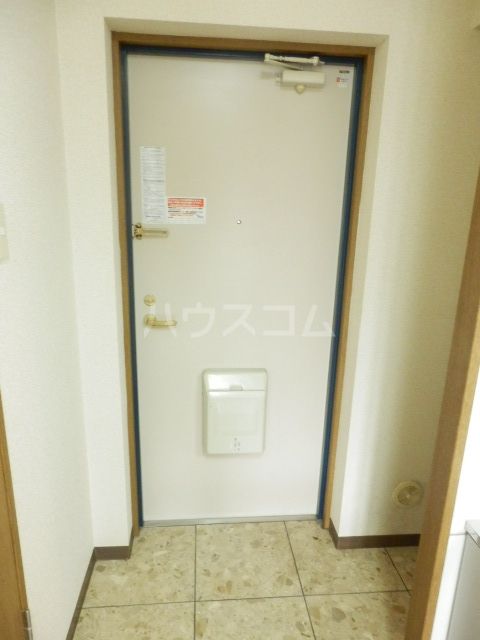 【平塚市南金目のマンションの玄関】