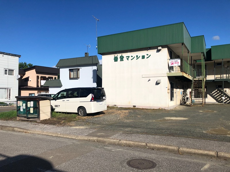 【香登マンションの駐車場】