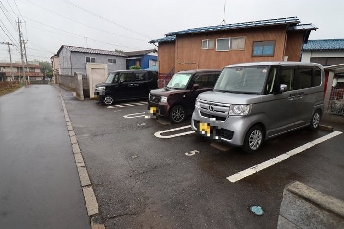 【グランシャルムKM　201号室の駐車場】