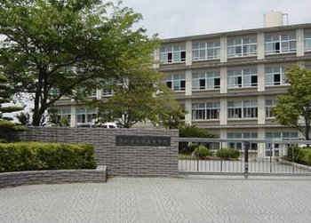 【マンションヒカリIIの中学校】