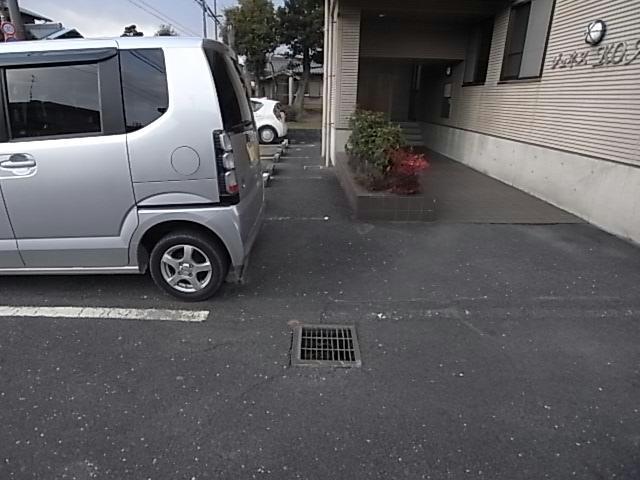 【ジュネスＫＯＡの駐車場】