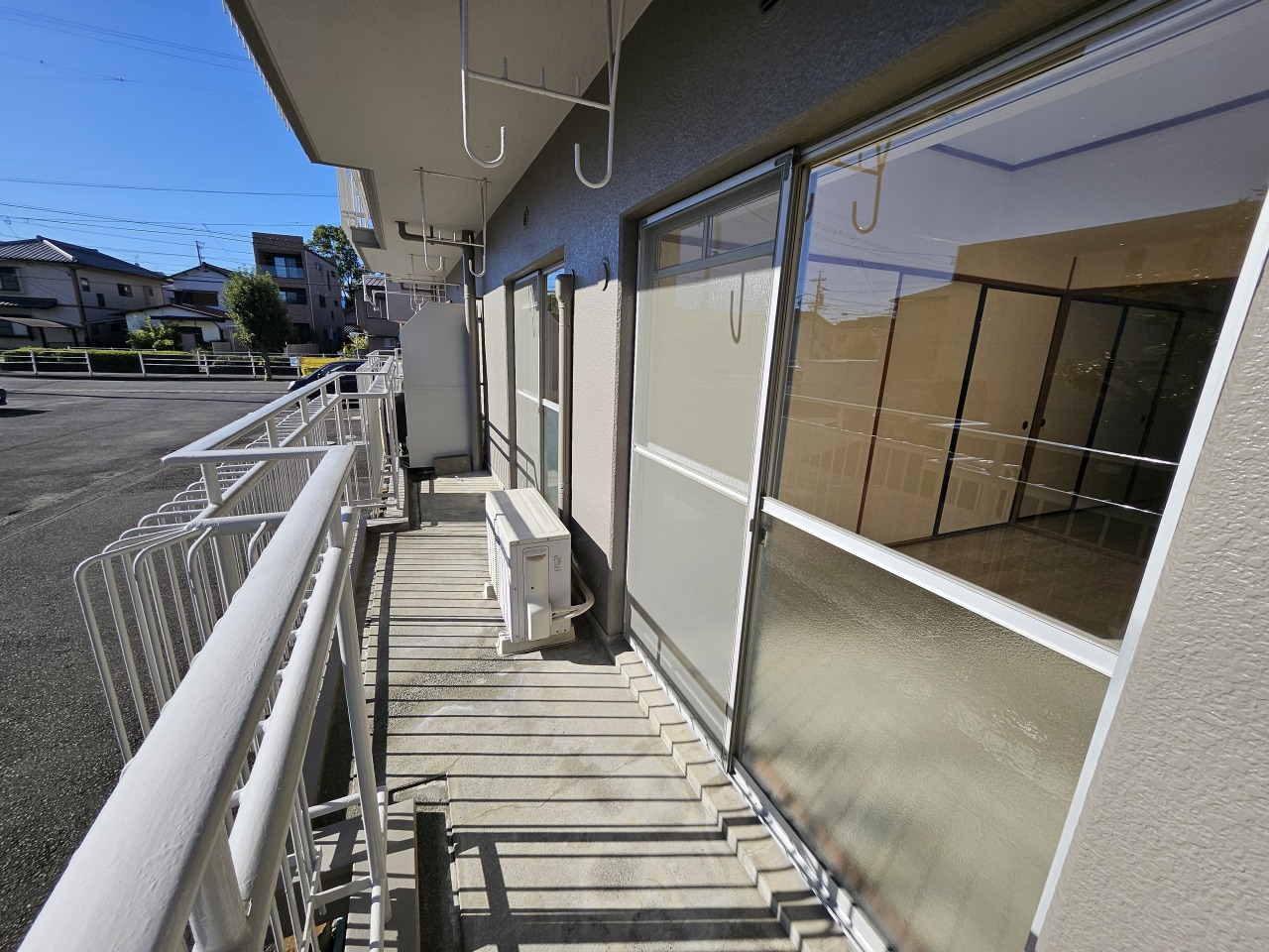 【静岡市駿河区中田本町のマンションのバルコニー】