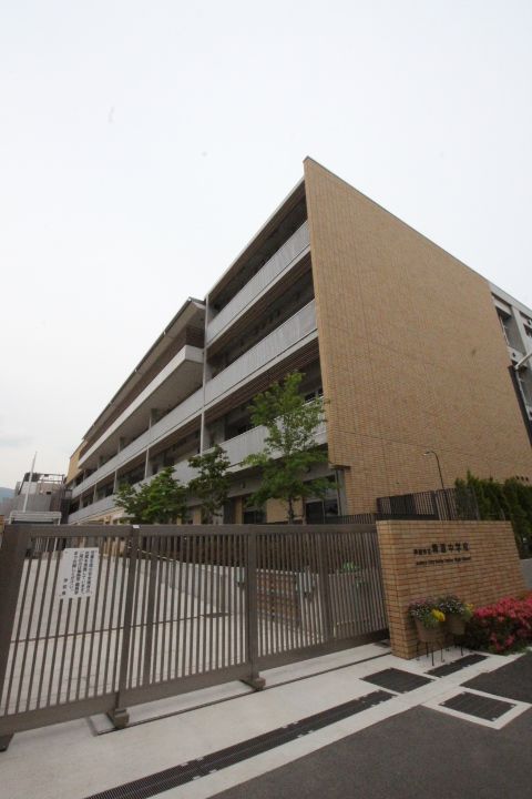 【芦屋市春日町のマンションの中学校】