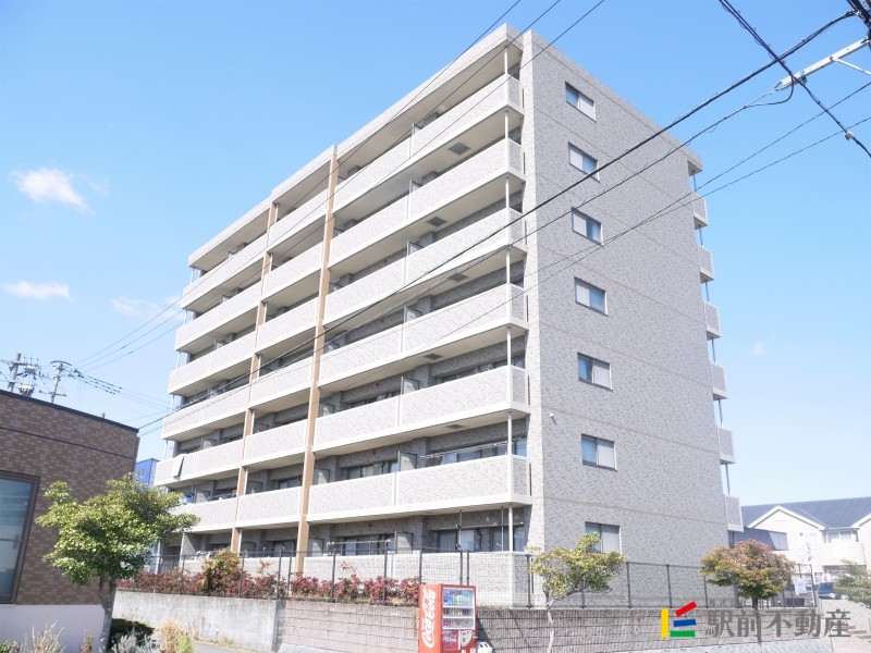 【レジデンス原田の建物外観】