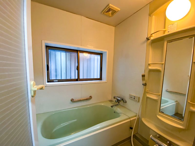 バス・シャワールーム　手すりがあり安全