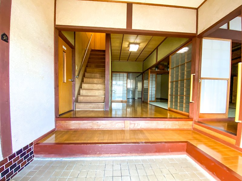 玄関　広々玄関