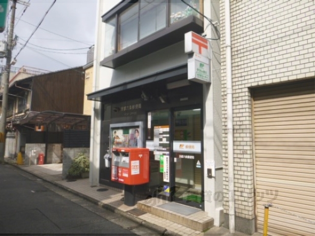 郵便局　六条郵便局（郵便局）まで160m