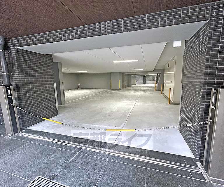 【京都市中京区円福寺町のマンションの駐車場】